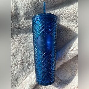 Starbucks 24 Oz Venti Tumbler Cold Cup. Excellent condition and a perfect gift!